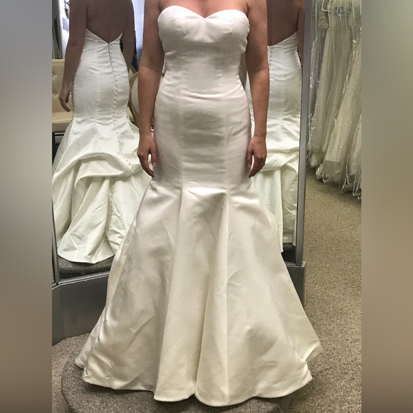 Ivory Wedding Gown Mermaid silhouette with Sweetheart Neckline size 4/6 - Picture 15 of 16